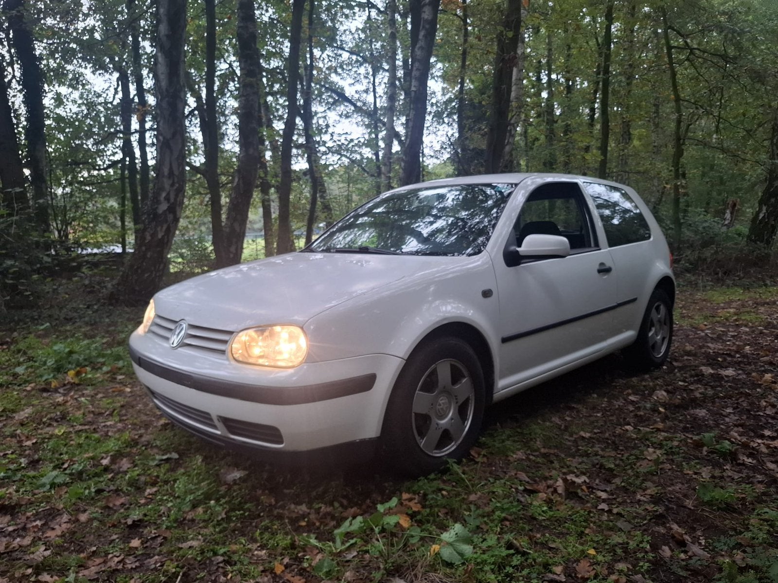 Volkswagen Golf 4 lichte vracht 1.9 SDI gekeurd voor verkoop, Auto's, Stof, Zwart, 4 cilinders, Wit