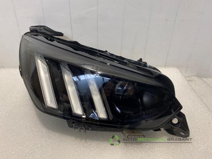 Phare droit d'un Peugeot 208, Autos : Pièces & Accessoires, -, 3 mois de garantie, Utilisé, -