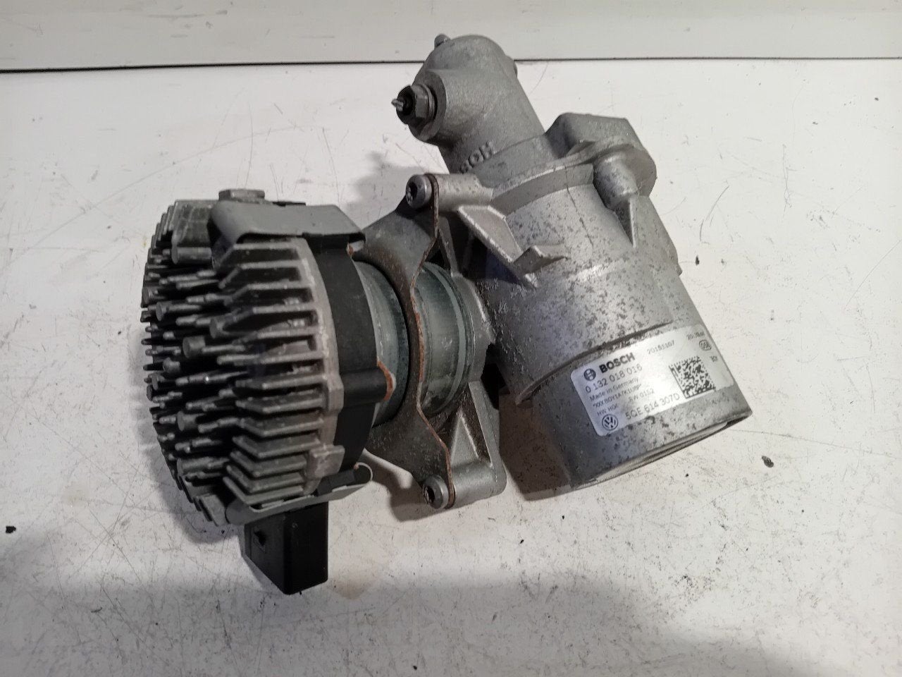 Hoofdrem cylinder Volkswagen Golf, Onderdelen@venauto.nl, Van der Ven Autorecycling B.V., Ettenseweg 76, 4706 PB Roosendaal, The Netherlands