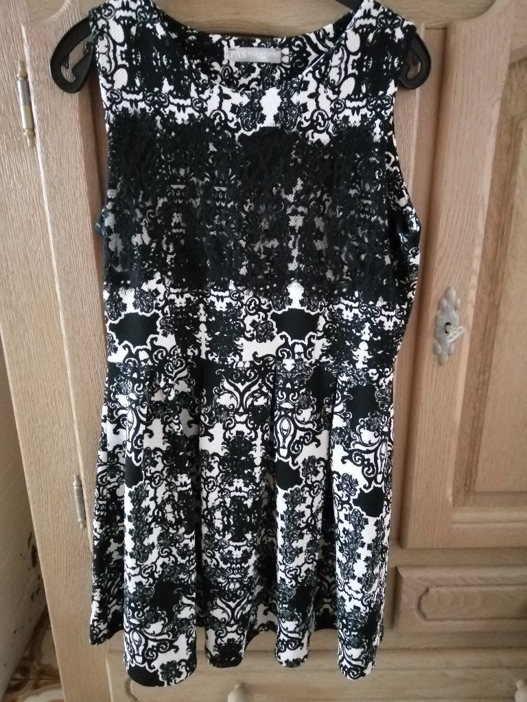 FAS kleed maat 42 / T 3, Kleding | Dames, Ophalen of Verzenden, Zo goed als nieuw, Maat 42/44 (L), Meerkleurig