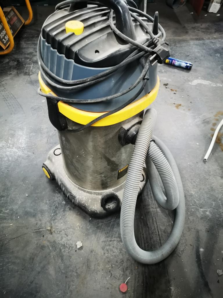 PowerPlus POWX311 nat-/droogzuiger, Ophalen