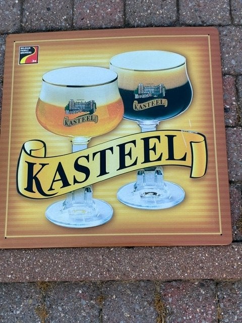 Prachtig licht metalen plakkaat Kasteelbier, Ophalen of Verzenden, Zo goed als nieuw, Reclamebord, Plaat of Schild, Overige merken