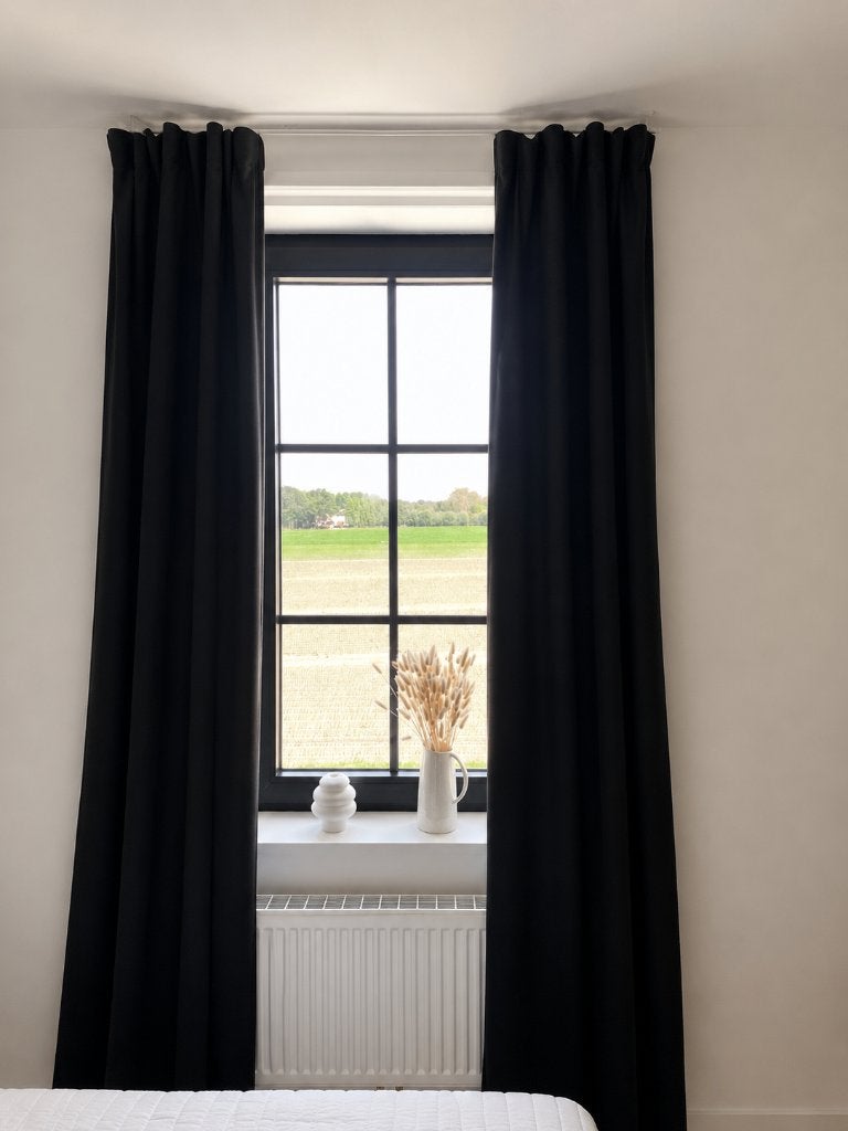 Zwarte verduisterende gordijnen Leen Bakker 2 stuks 140x250, Ophalen, 100 tot 150 cm, 200 cm of meer, Zwart