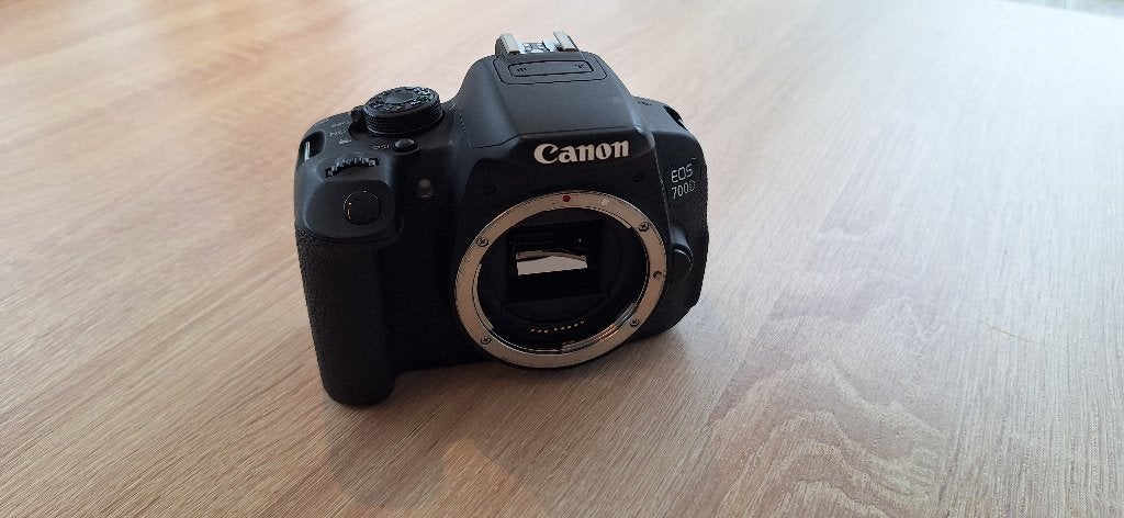 CANON EOS 700 D met Canon lens EFS 18-135mm, 18 Mégapixel, Canon, Comme neuf, Enlèvement