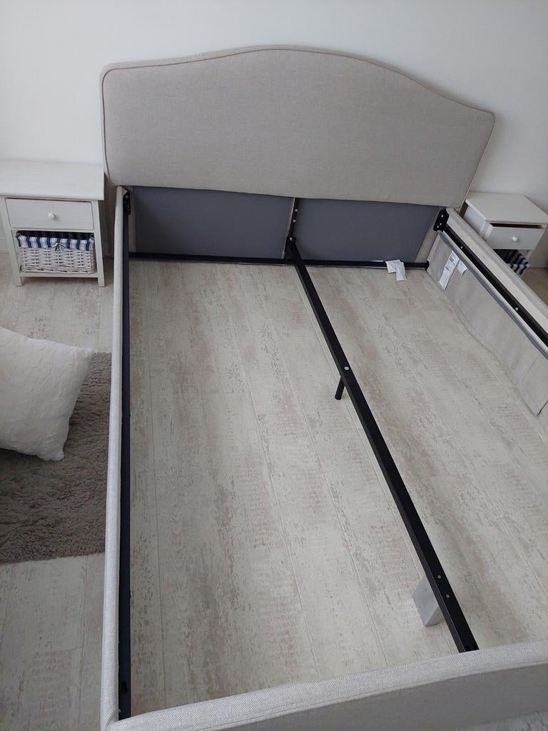 Bedframe met twee nachtkastjes. In goede staat., Huis en Inrichting, Slaapkamer | Bedden, Ophalen, Beige, Stof