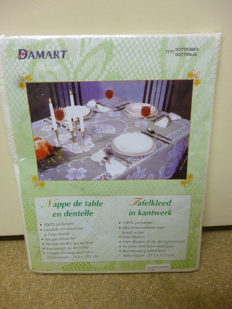 kanten tafelkleed                  NIEUW, Huis en Inrichting, Tafelkleden, Ophalen of Verzenden, Nieuw