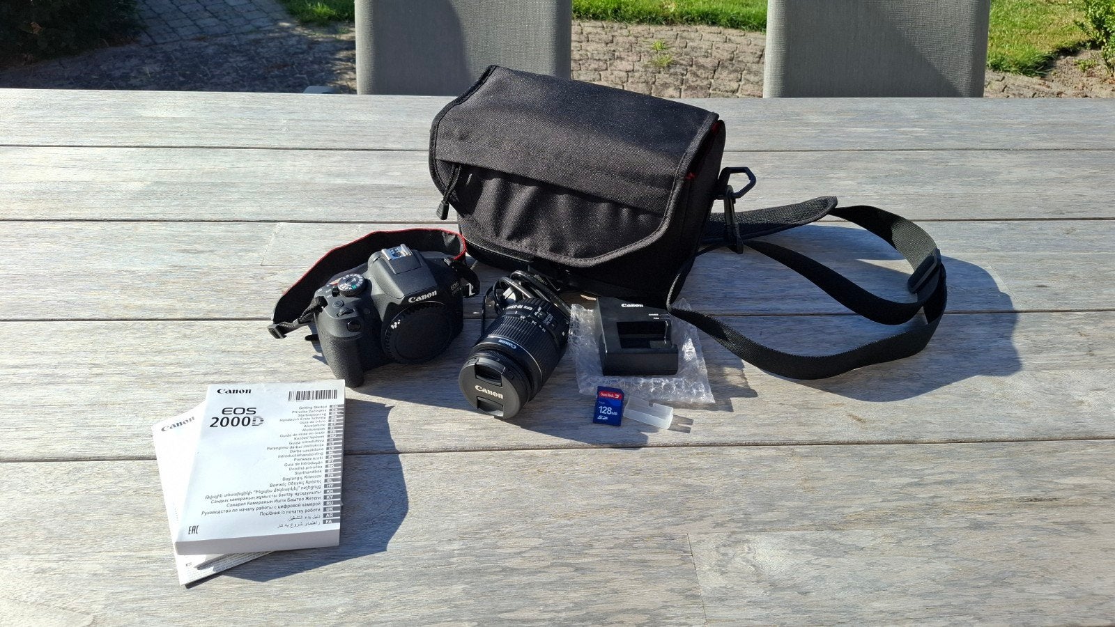 Canon EOS 2000D Camera, TV, Hi-fi & Vidéo, Appareils photo numériques, Neuf, Poignée, Enlèvement ou Envoi, 24 mégapixels