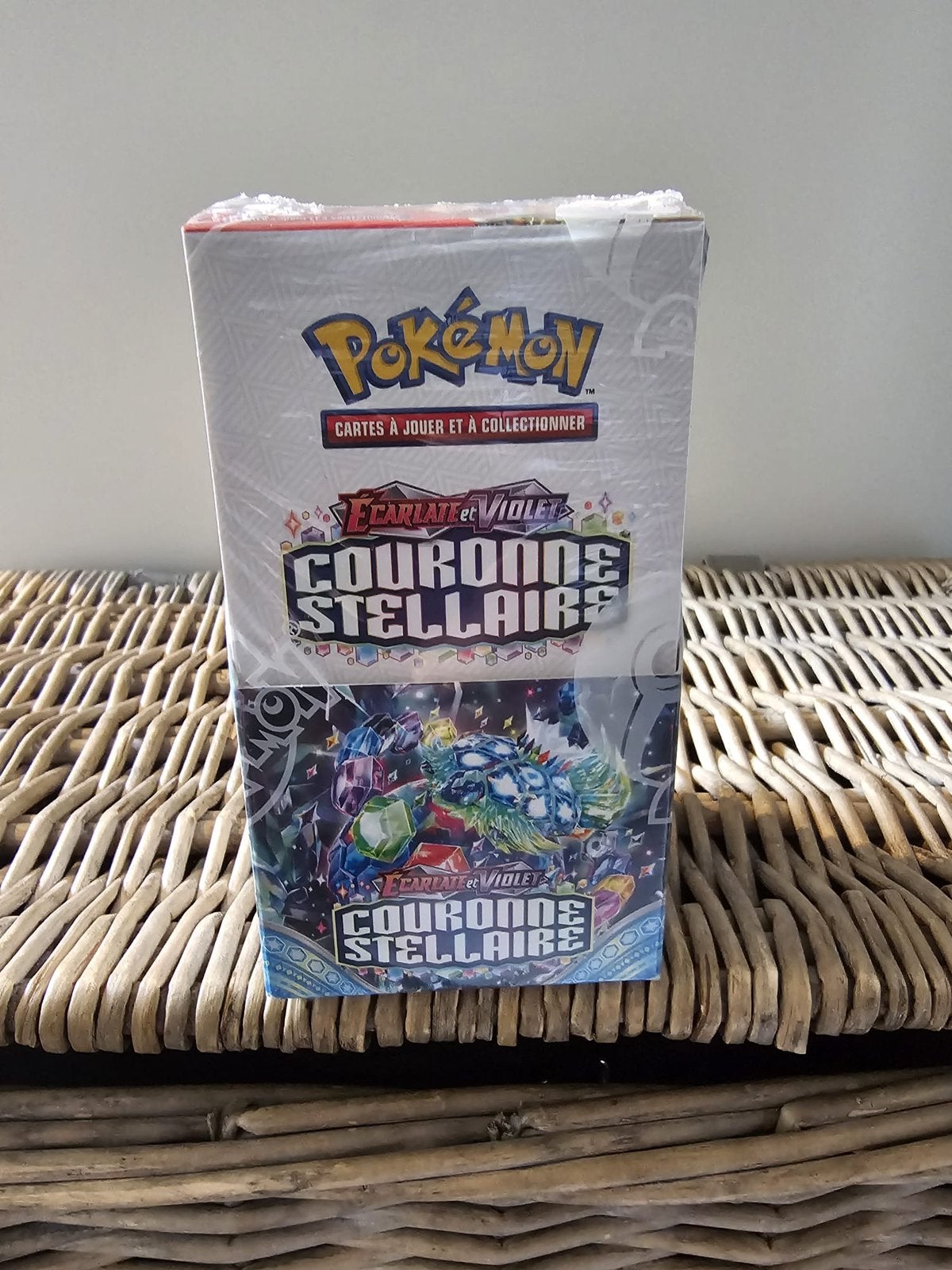 Display Pokémon Couronne Stellaire (Ecarlate & violet), Hobby & Loisirs créatifs, Jeux de cartes à collectionner | Pokémon, Enlèvement