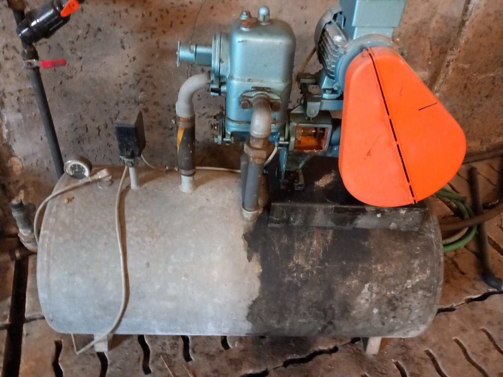 Te koop waterpomp, Doe-het-zelf en Bouw, Ophalen