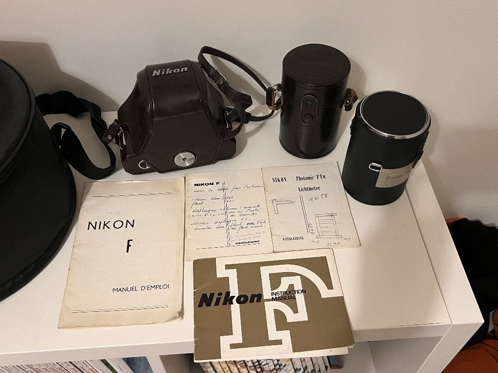 Appareil photo Nikon, Enlèvement, Nikon