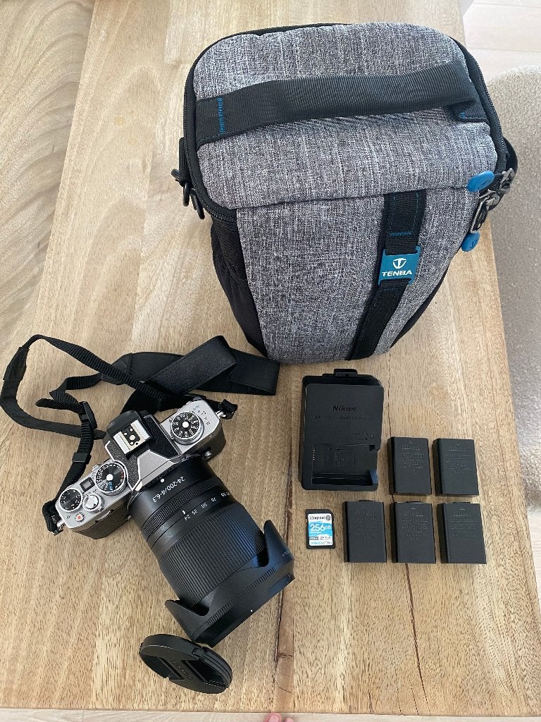 Nikon Z fc body + Nikon 24-200mm (NikkorZ), TV, Hi-fi & Vidéo, Appareils photo numériques, Poignée, Comme neuf, Enlèvement, Nikon