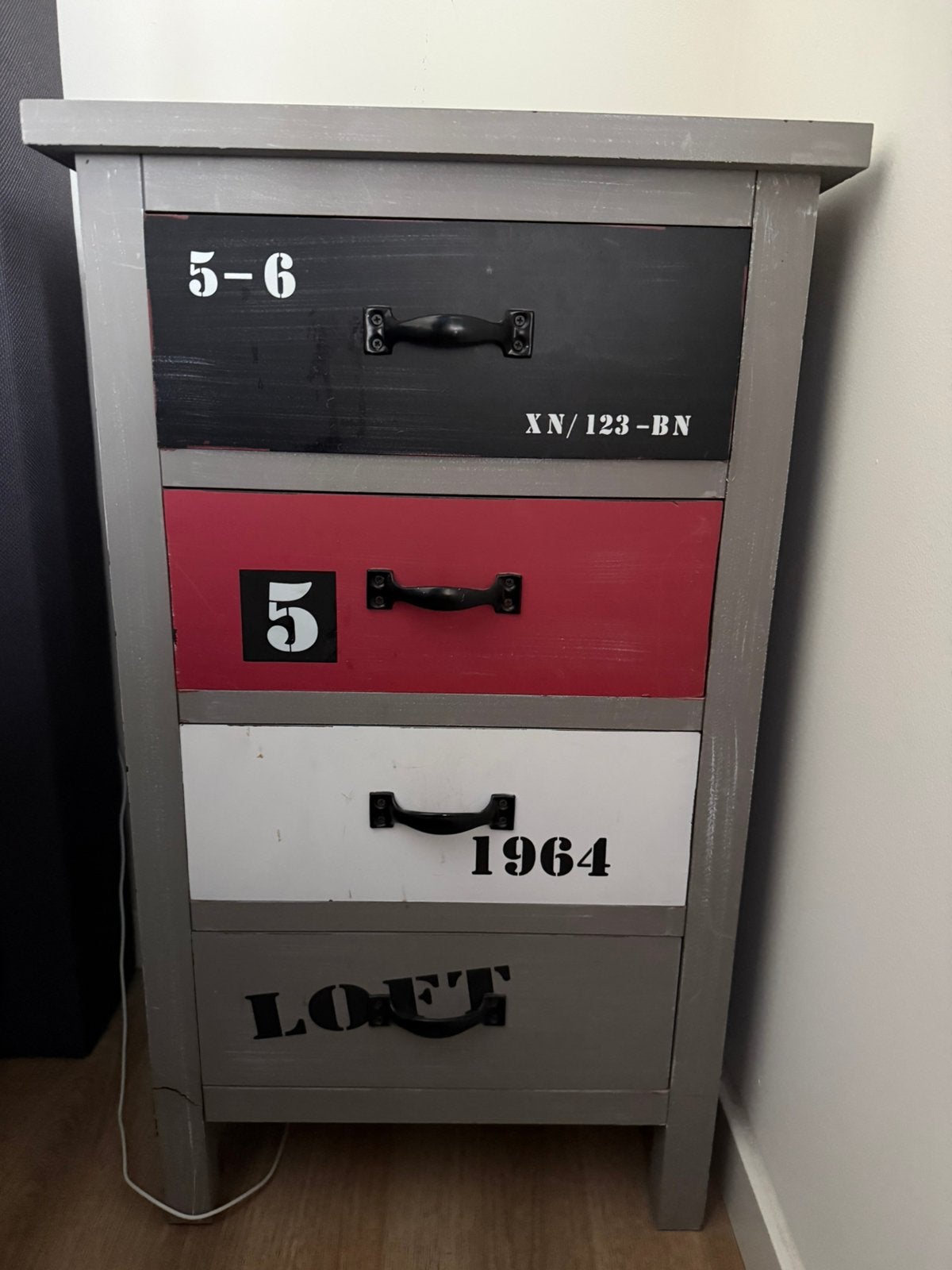 Nachtkastje, Ophalen, Minder dan 50 cm, Gebruikt, 3 of 4 laden