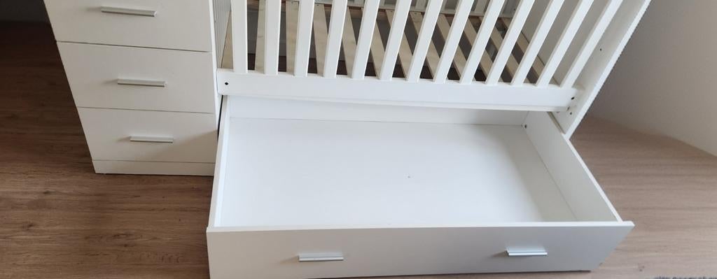 Babybed/ ledikant wit – goede staat, (lichte gebruikssporen), Kinderen en Baby's, Kinderkamer | Complete kinderkamers, Ophalen