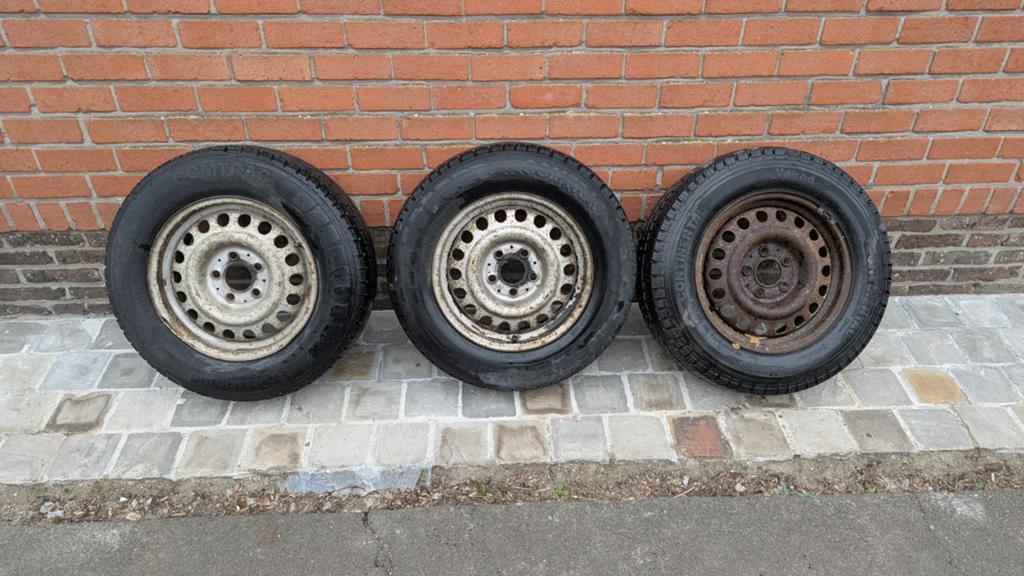 3 banden met velgen 195/70 R15, Ophalen