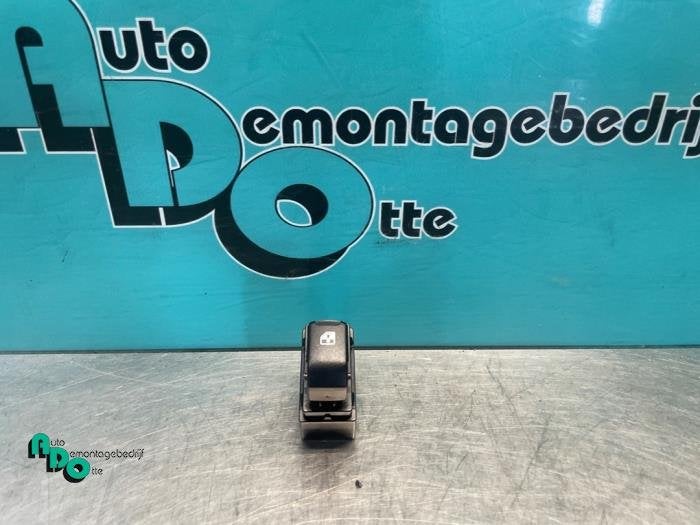 Commutateur vitre électrique d'un Chevrolet Spark (Spark 09, -, 3 mois de garantie, Utilisé, -