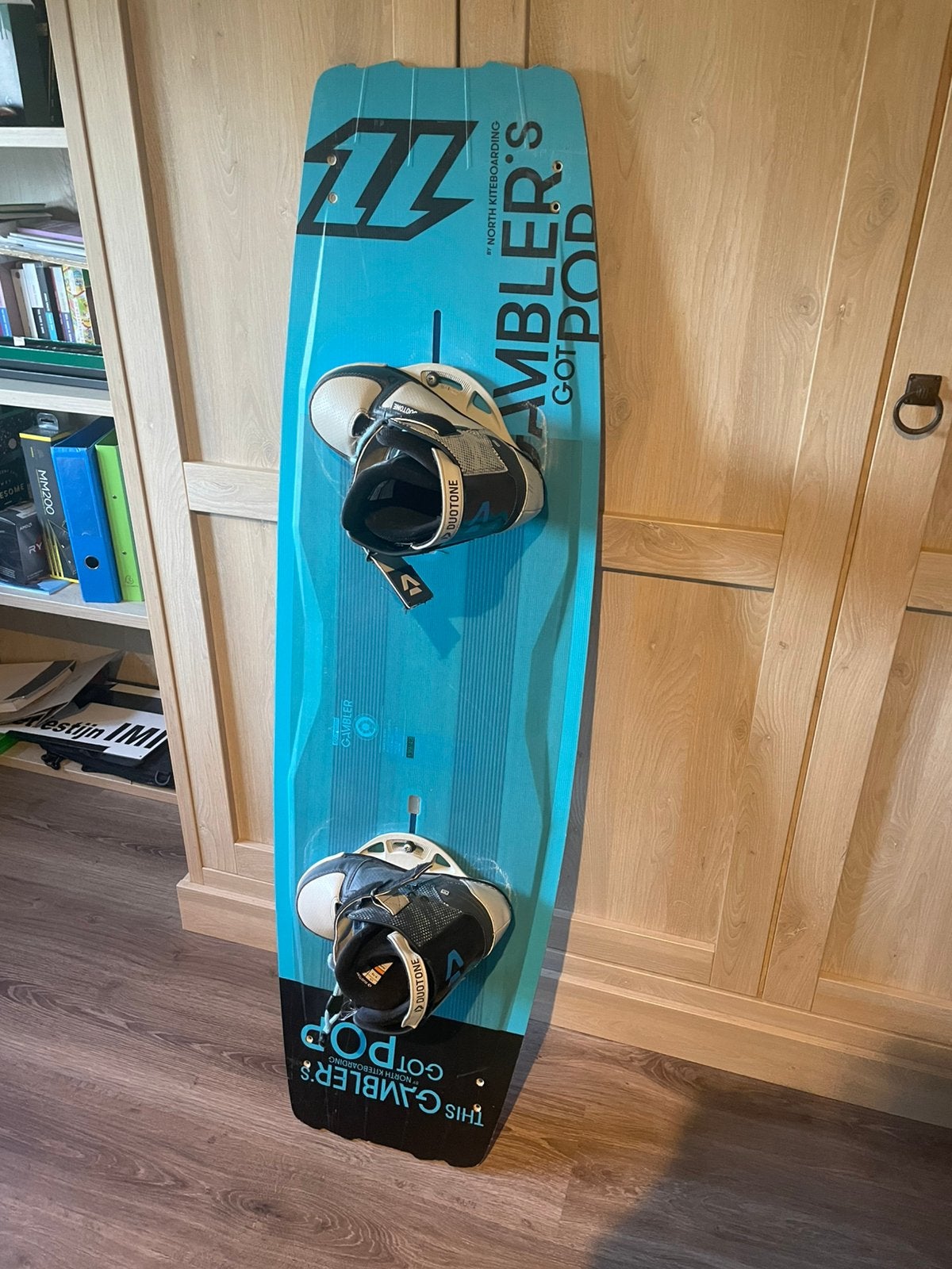 Kite/ wakeboard 142, Sports nautiques & Bateaux, Enlèvement, Comme neuf, Planche de kite
