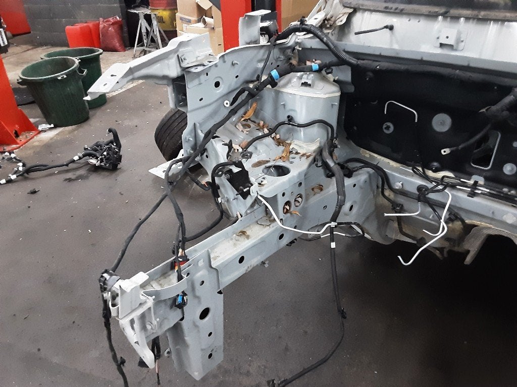 BINNENSPATSCHERM RECHTS VOOR Dacia Duster (DJF) (01-2023/-), Auto-onderdelen, Carrosserie, Dacia, Gebruikt, Renault Deutschland AG