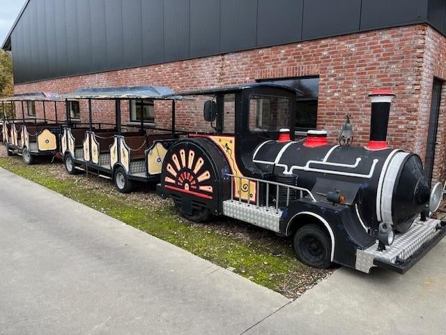 toeristentrein  met 2 wagonnetjes, Ophalen