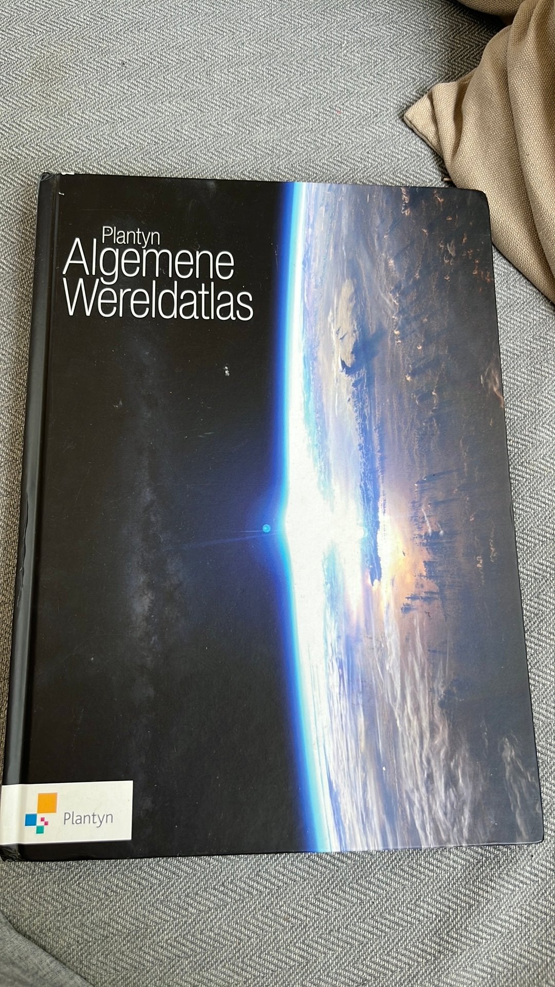 Etienne van Hecke - Plantyn algemene wereldatlas, Enlèvement, Etienne van Hecke; Dirk Vanderhallen