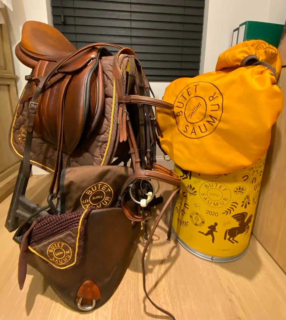 Butet Saumur springzadel, Animaux & Accessoires, Chevaux & Poneys | Selles, Enlèvement, Comme neuf, Obstacle
