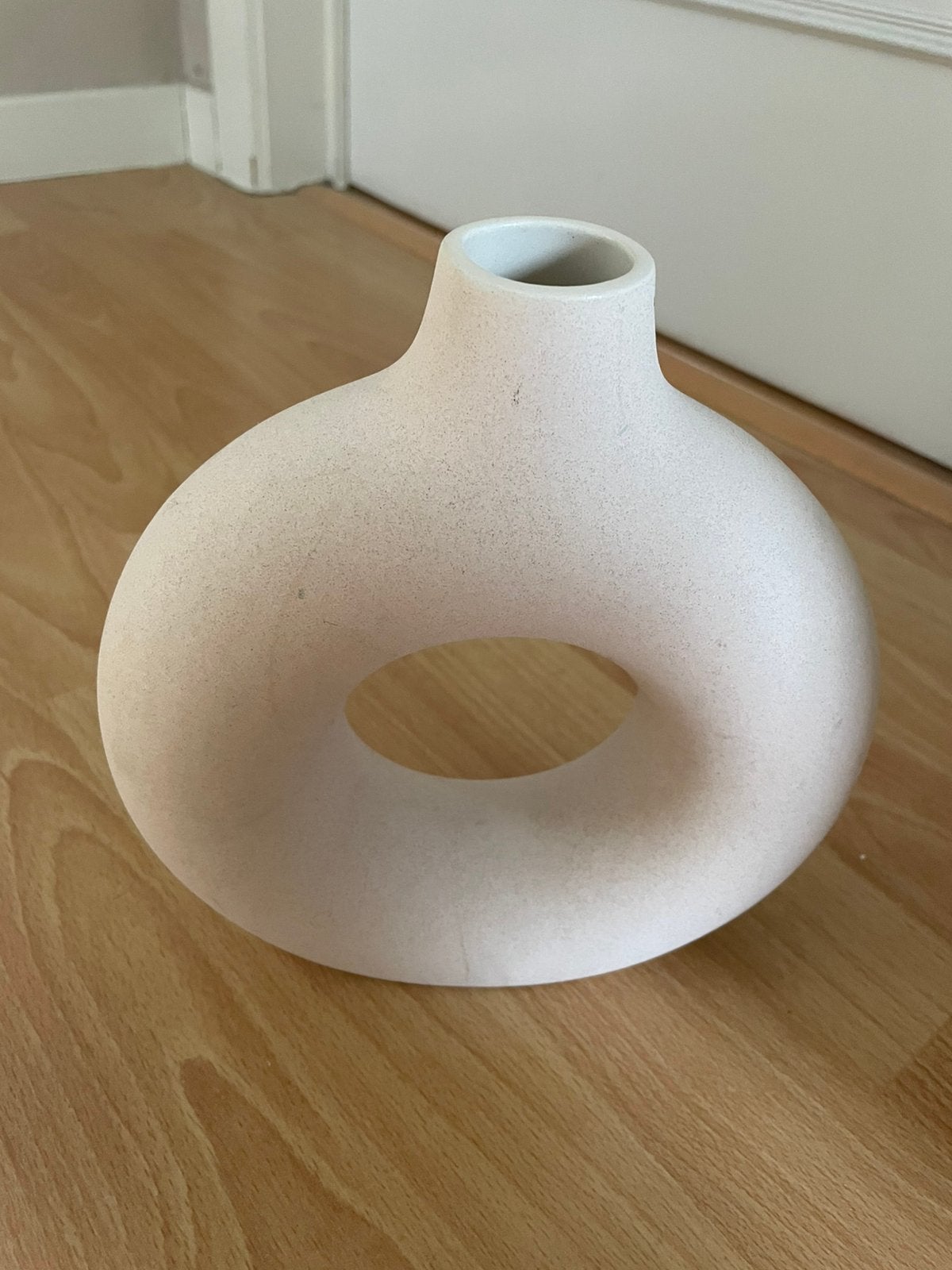 Leuk rond stenen vaasje, Huis en Inrichting, Woonaccessoires | Vazen, Ophalen of Verzenden, Zo goed als nieuw