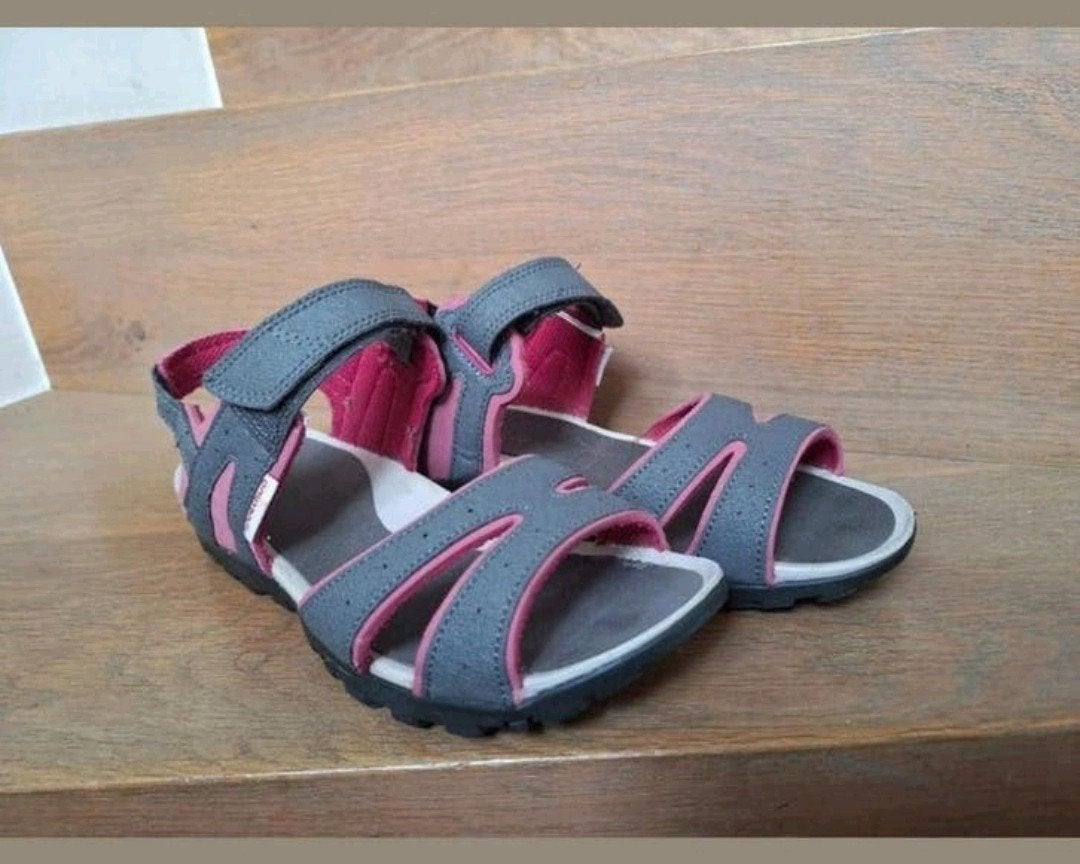 Sandalen / wandersandalen van Quechua maat 38 ZGAN, Zo goed als nieuw, Quechua, Grijs, Sandalen of Muiltjes