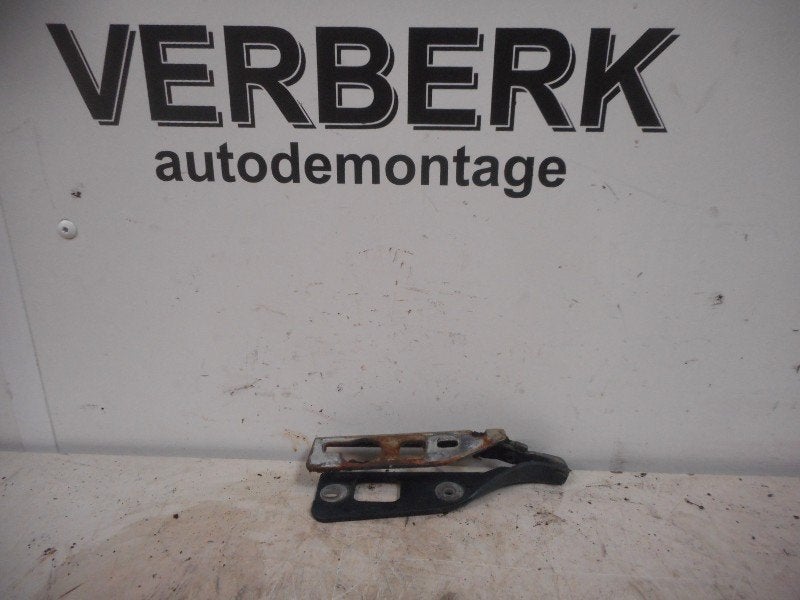 CHARNIERE DE CAPOT GAUCHE BMW 3 serie (E36 / 2), Utilisé, BMW, Petuelring 130
80809  München, DE, Bayerische Motoren Werke AG