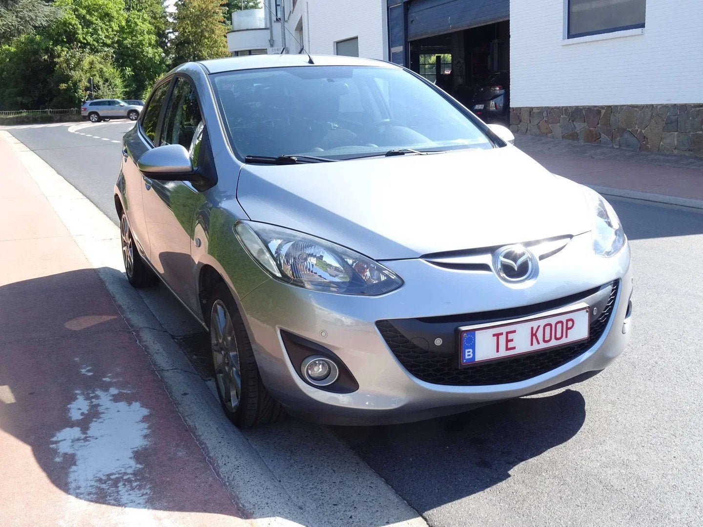 Mazda 2 2 1.3i Sport Navigator, Autos, Entreprise, Boîte manuelle, Noir, Capteur de stationnement
