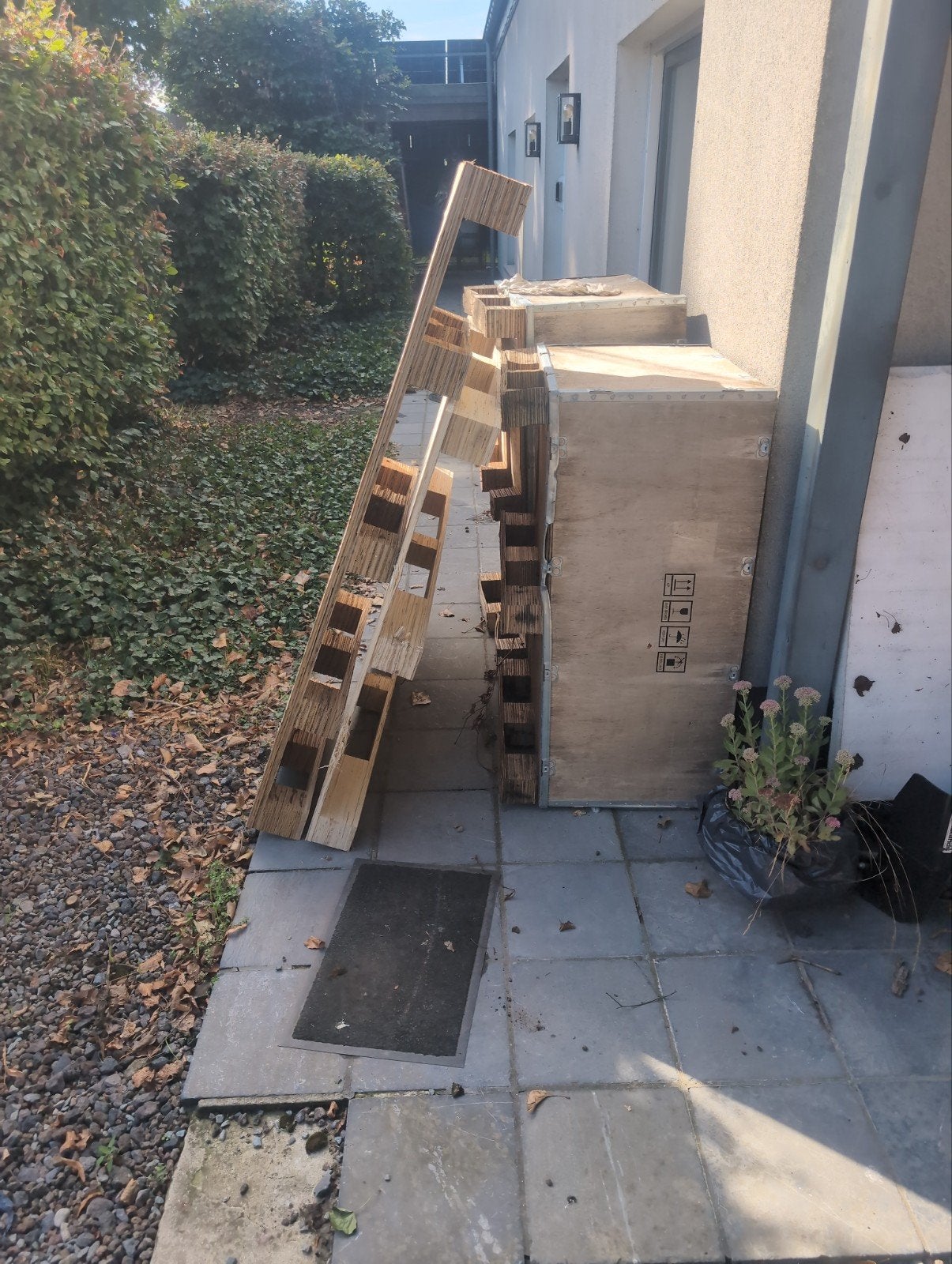 Houten paletten en kratten, Ophalen