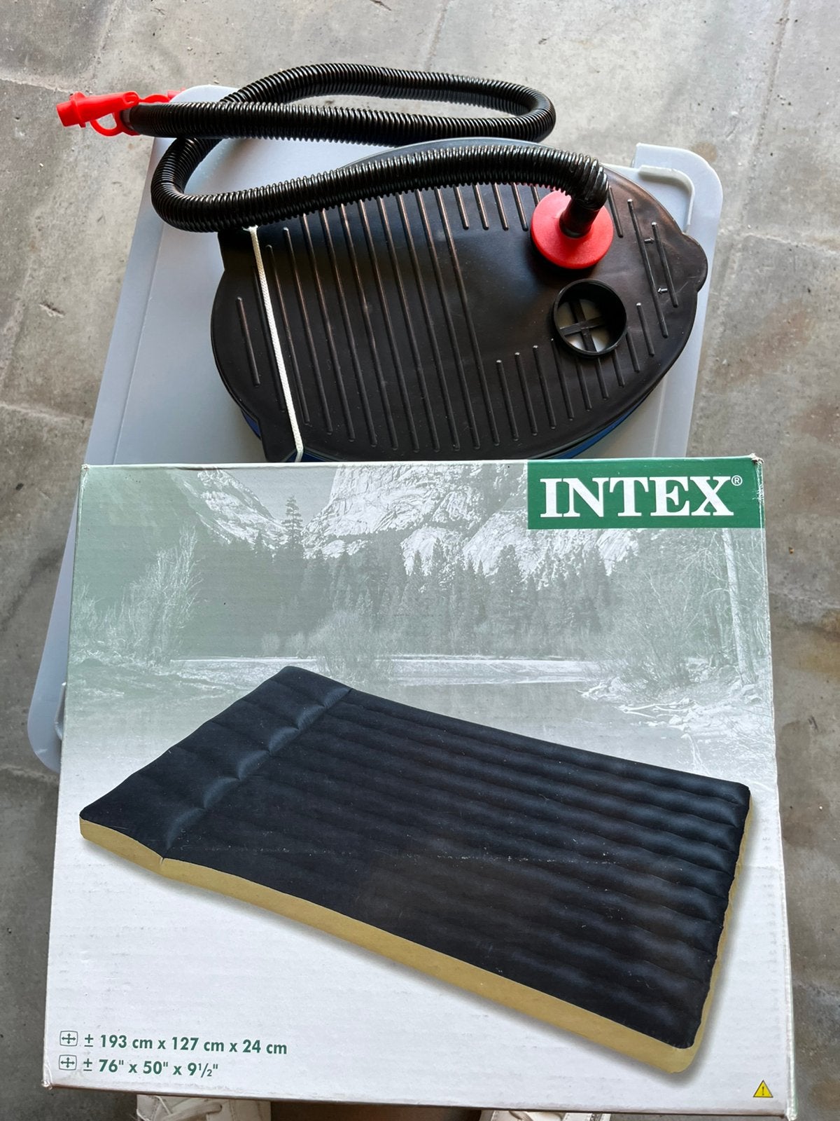Intex opblaasmatras met pomp, Caravans en Kamperen, Ophalen, Zo goed als nieuw