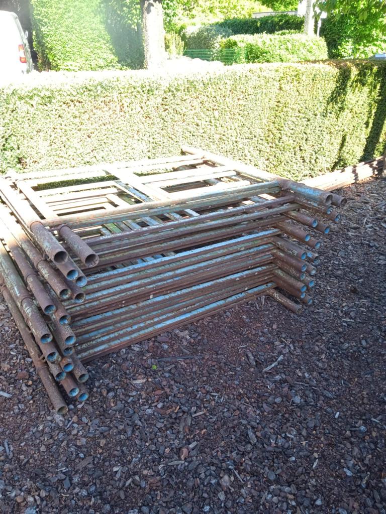 Grote gevel stelling, steiger 19 kaders, Doe-het-zelf en Bouw, Steigers, Ophalen, Gebruikt, Gevelsteiger, 5 meter of hoger