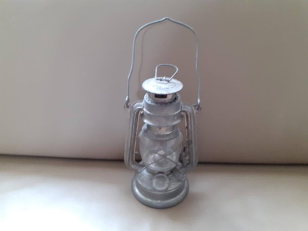 Kleine oude olielamp, Ophalen
