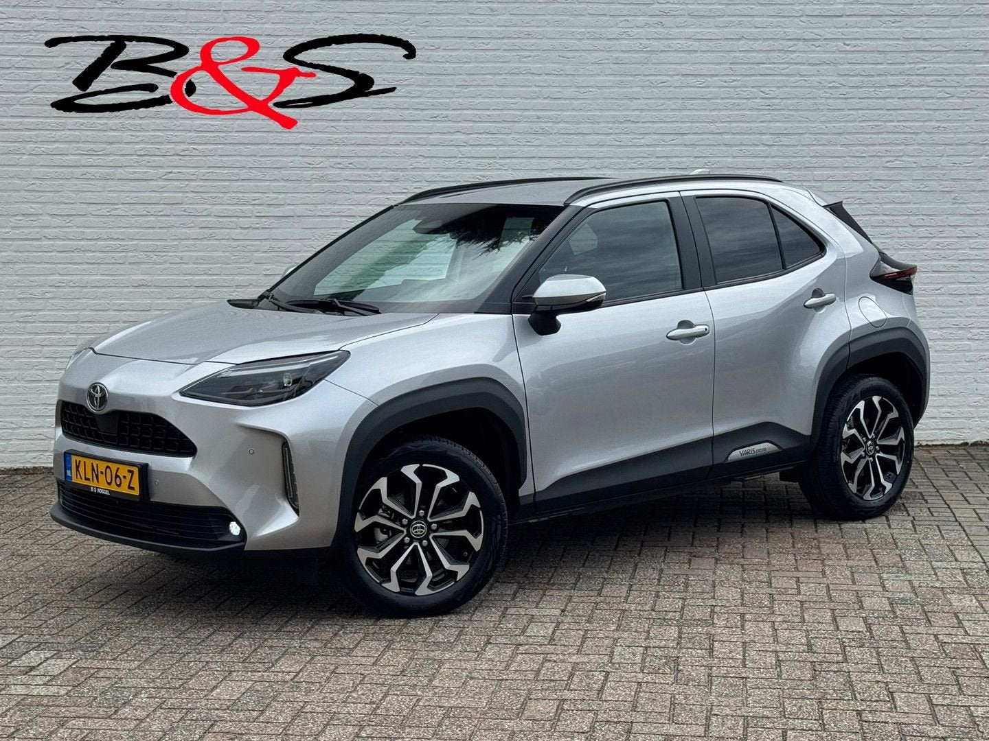 Toyota Yaris Cross 1.5 Hybrid 115 First Edition Camera Carpl, Auto's, Toyota, Automaat, Adaptive Cruise Control, Bedrijf, Grijs