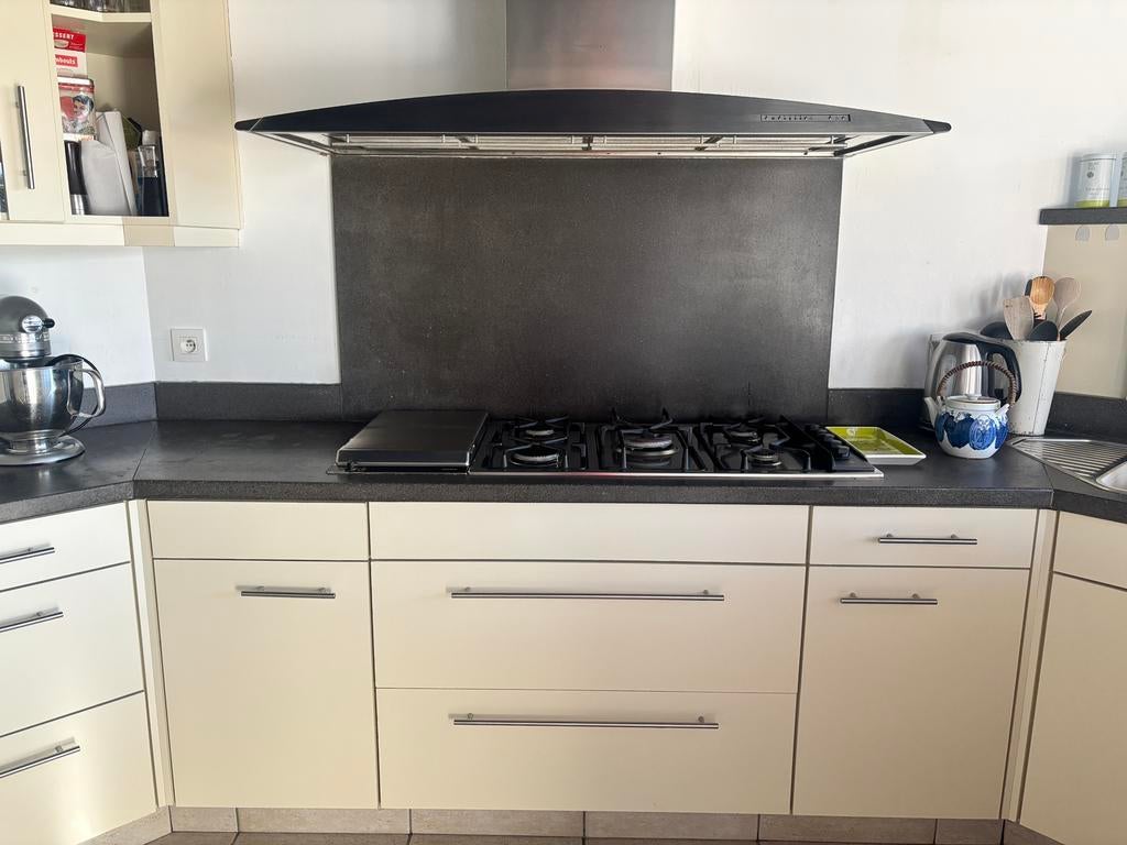 Cuisine a venir demonter, Ophalen, Gebruikt, Composiet, Hoekkeuken