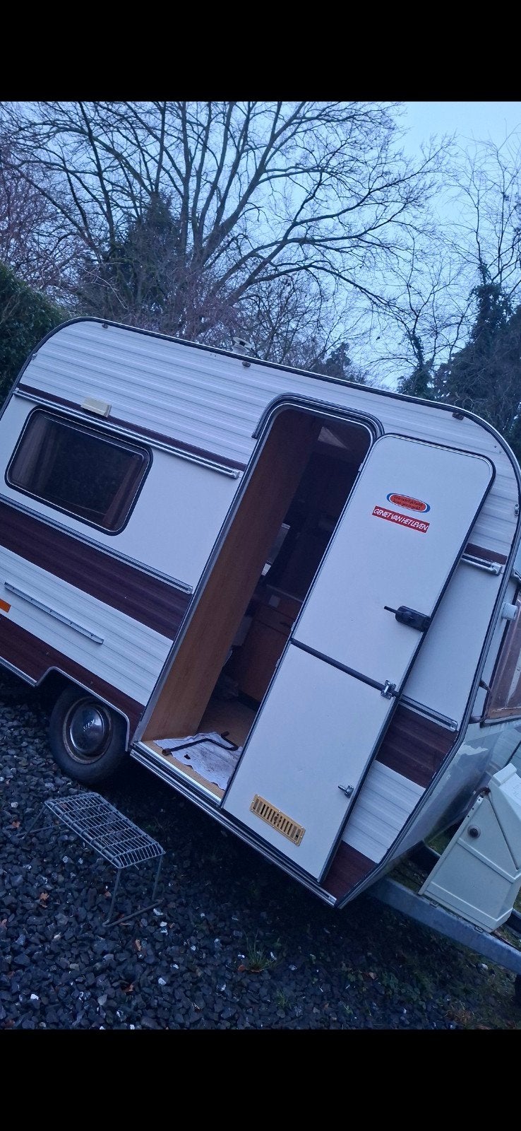 Caravan HOBBY, Coin salon convertible, Hobby, Roue de secours, Particulier