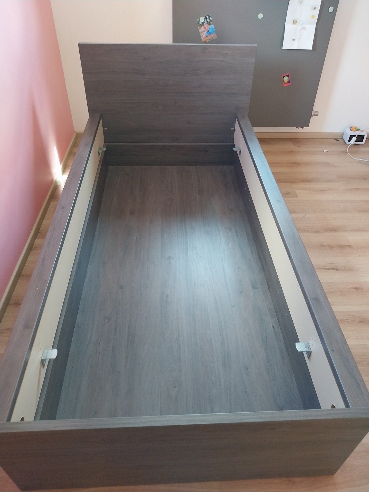 Één persoonsbed, schuif voor matras of extra bergruimte., Ophalen