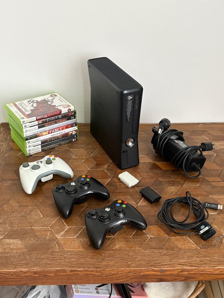 Xbox 360 S met 3 controllers en 9 games Fable 1 2 3 Skyrim, Games en Spelcomputers, Games | Xbox 360, Ophalen, Gebruikt, Overige genres