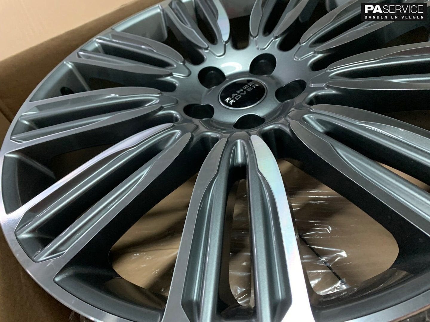Nieuw 22 inch Antraciet Range Rover Winterset Goodyear, Neuf, Pneus et Jantes, Pneus hiver, 275 mm