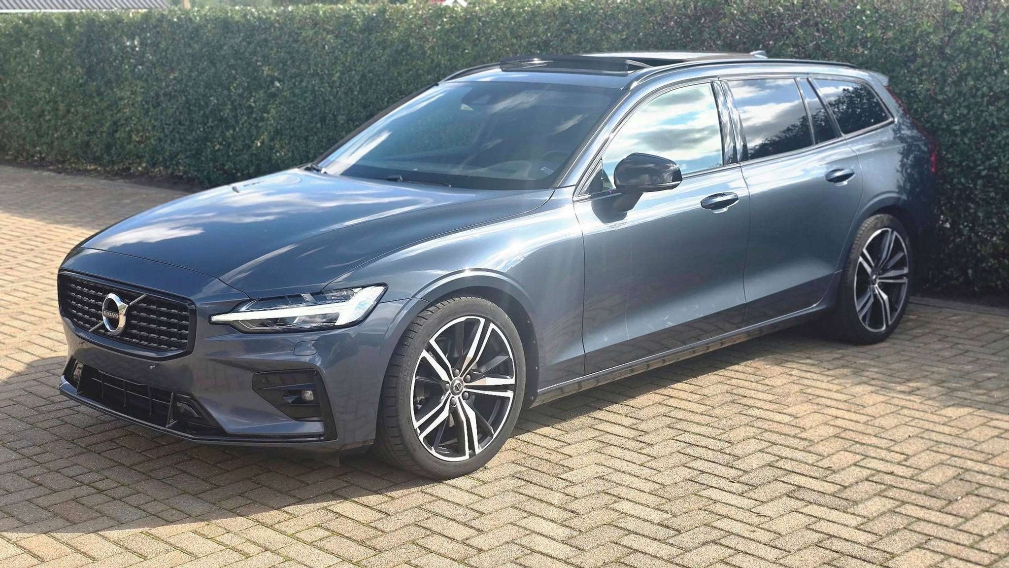 Volvo V60 V60 2.0 B3 MHEV Core DCT (automatique), https://public.car-pass.be/vhr/ebb8c780-c963-40d5-bb37-9d91694006f4, Euro 6