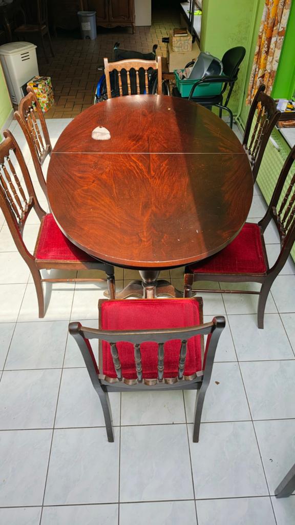 Ovalen tafel, Enlèvement