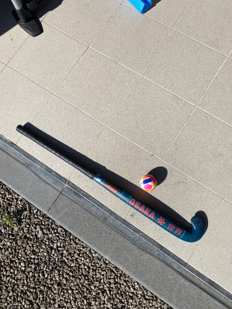 Osaka Vision Pro Bow 55 Hockeystick + Bal – Maat 36.5, Ophalen of Verzenden, Zo goed als nieuw, Stick