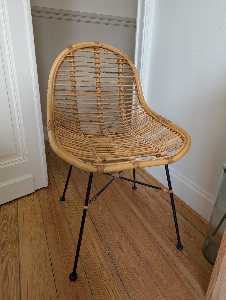 Chaise en rotin et osier, Enlèvement
