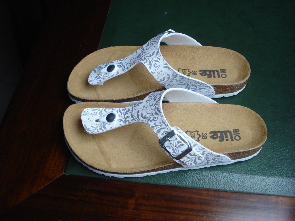 Teenslippers, als nieuw, dames. mt 38, Vêtements | Femmes, Chaussures, Enlèvement ou Envoi, Comme neuf, Sandales de bain