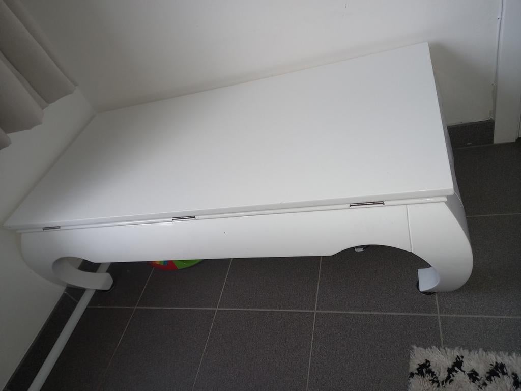 Hoogglans wit salontafel, Enlèvement
