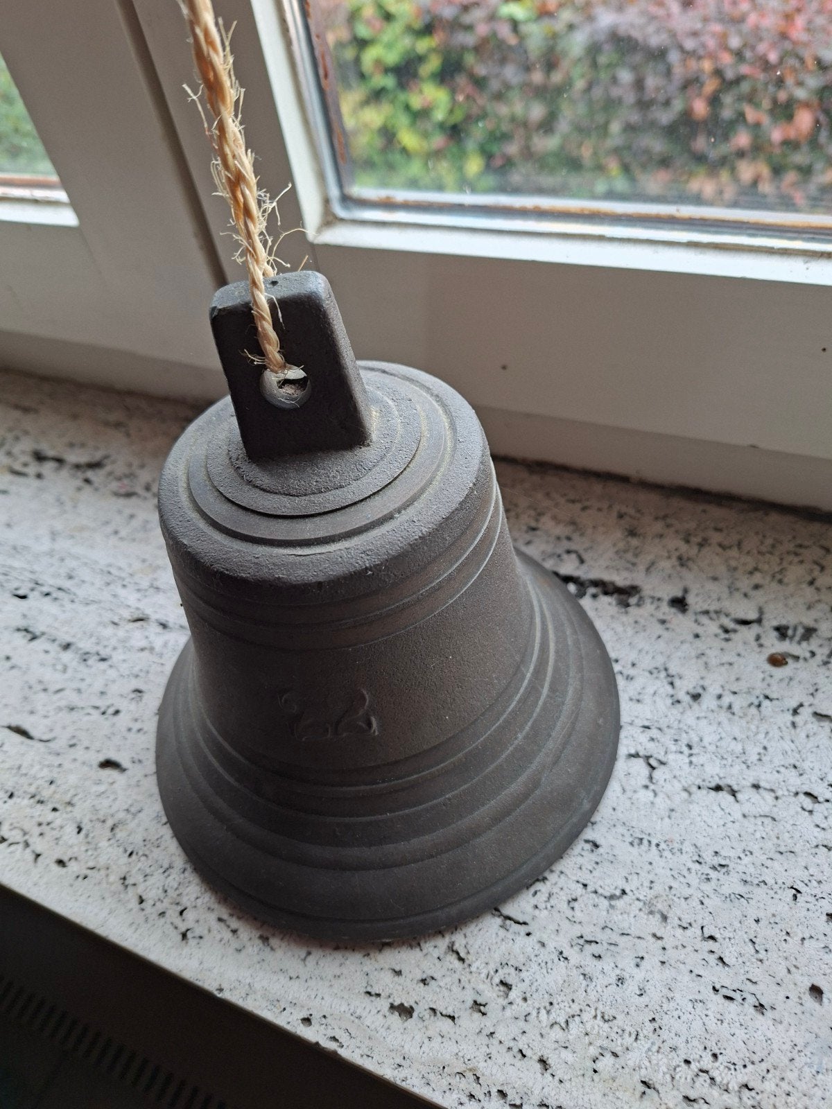 Koperen bel (2,2 kg), Ophalen