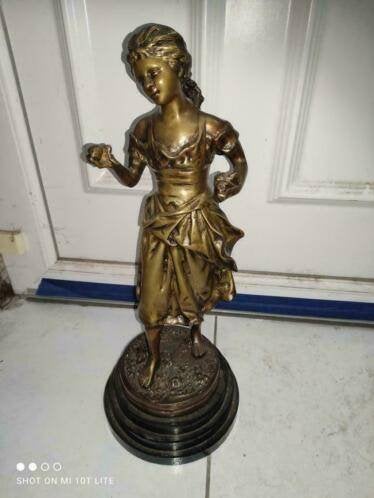 jeune fille en bronze, Enlèvement, Bronze