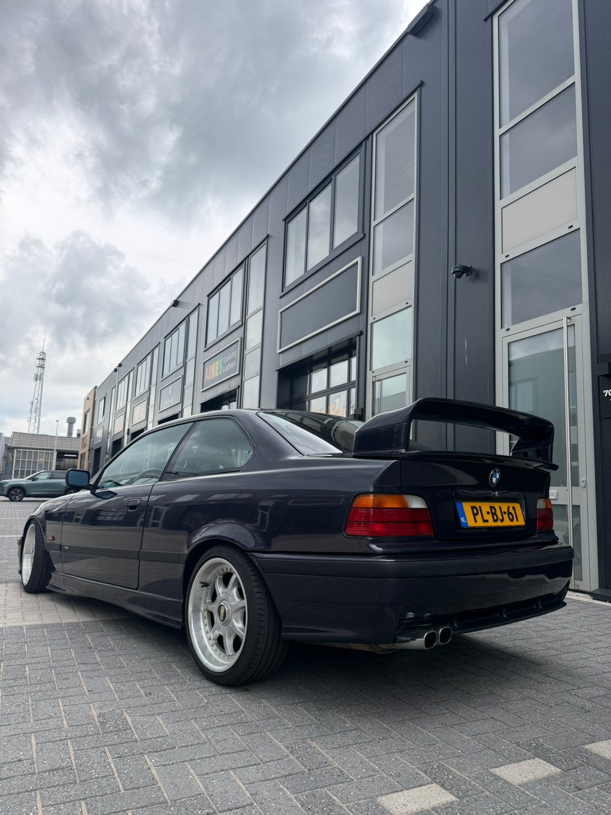 BMW E36 328i Coupé – Madeiraviolett Metallic – NL oldtimer, foto 2