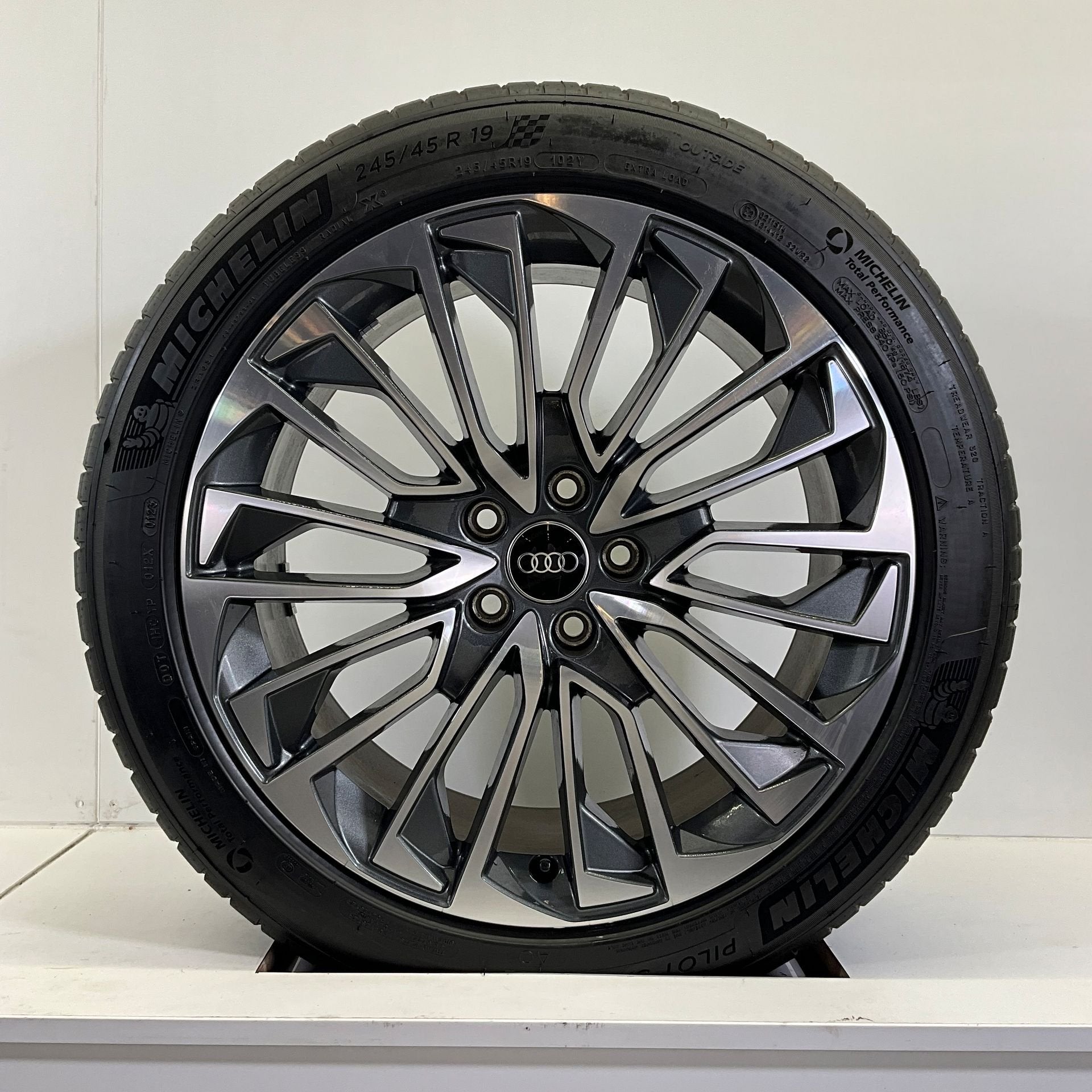 AUDI A6 A7 SET VElGEN + ZOMERBANDEN 19 INCH, Auto-onderdelen, 19 inch, 245 mm, -, -