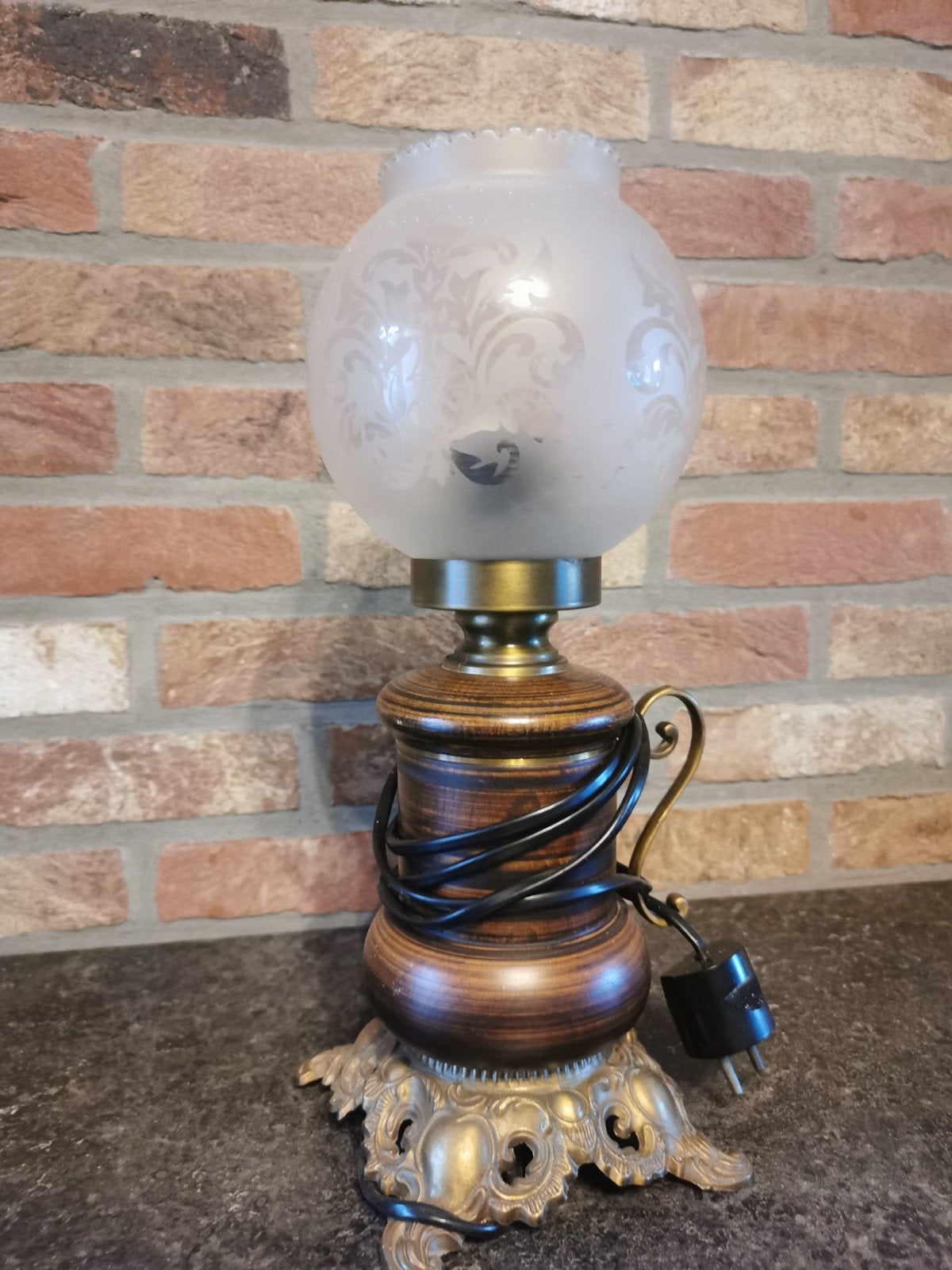 Electrische vintage tafellamp met matglazen bolkap, Ophalen of Verzenden