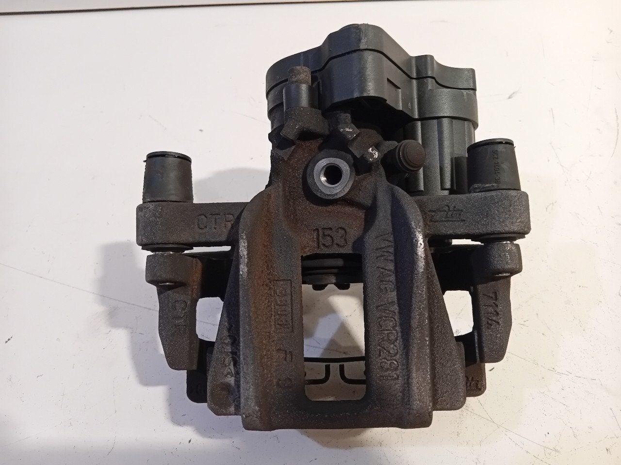 Remklauw links achter Volkswagen Golf, Auto-onderdelen, Onderdelen@venauto.nl, Van der Ven Autorecycling B.V., Gebruikt, Ettenseweg 76, 4706 PB Roosendaal, The Netherlands